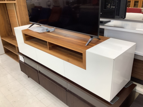 テレビ台のフランフラン