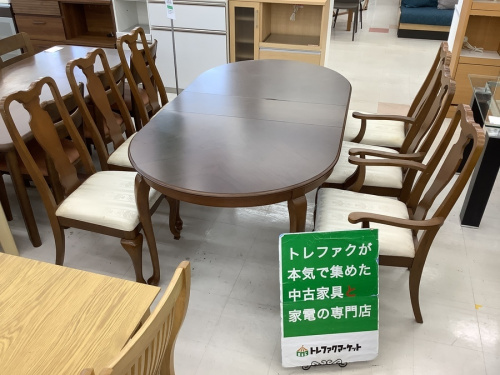 生活家具のテーブル
