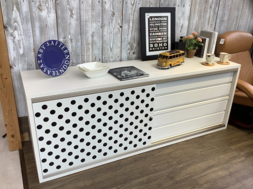 中古家具のサイドボード