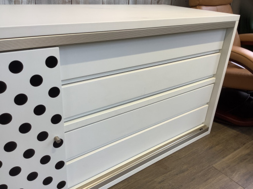 特選家具のMAZZEI