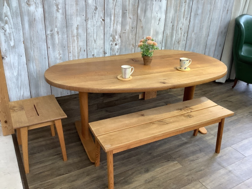 中古家具のダイニングテーブル