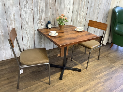 中古家具のカフェテーブル