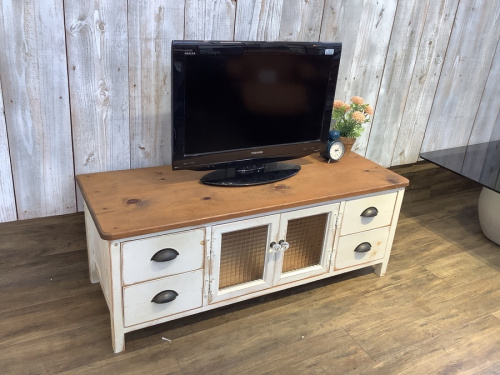 中古家具のテレビボード