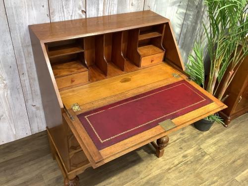 デスクのライティングビューロー