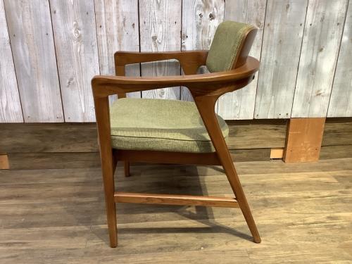 ACME Furniture（アクメファニチャー）】ゆったりとした座り心地の