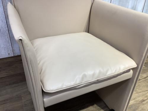 カッシーナのアームチェア