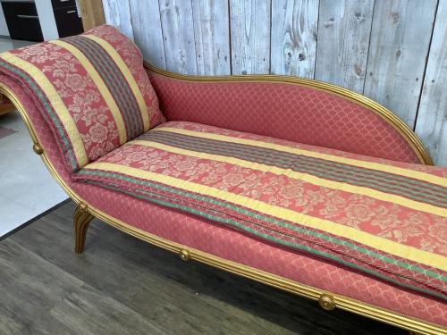 特選家具のソファ