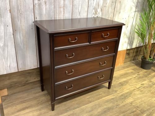 東海家具】クラシックなデザインが特徴的な4段ミドルチェスト（ケント