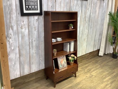 中古家具　のシェルフ
