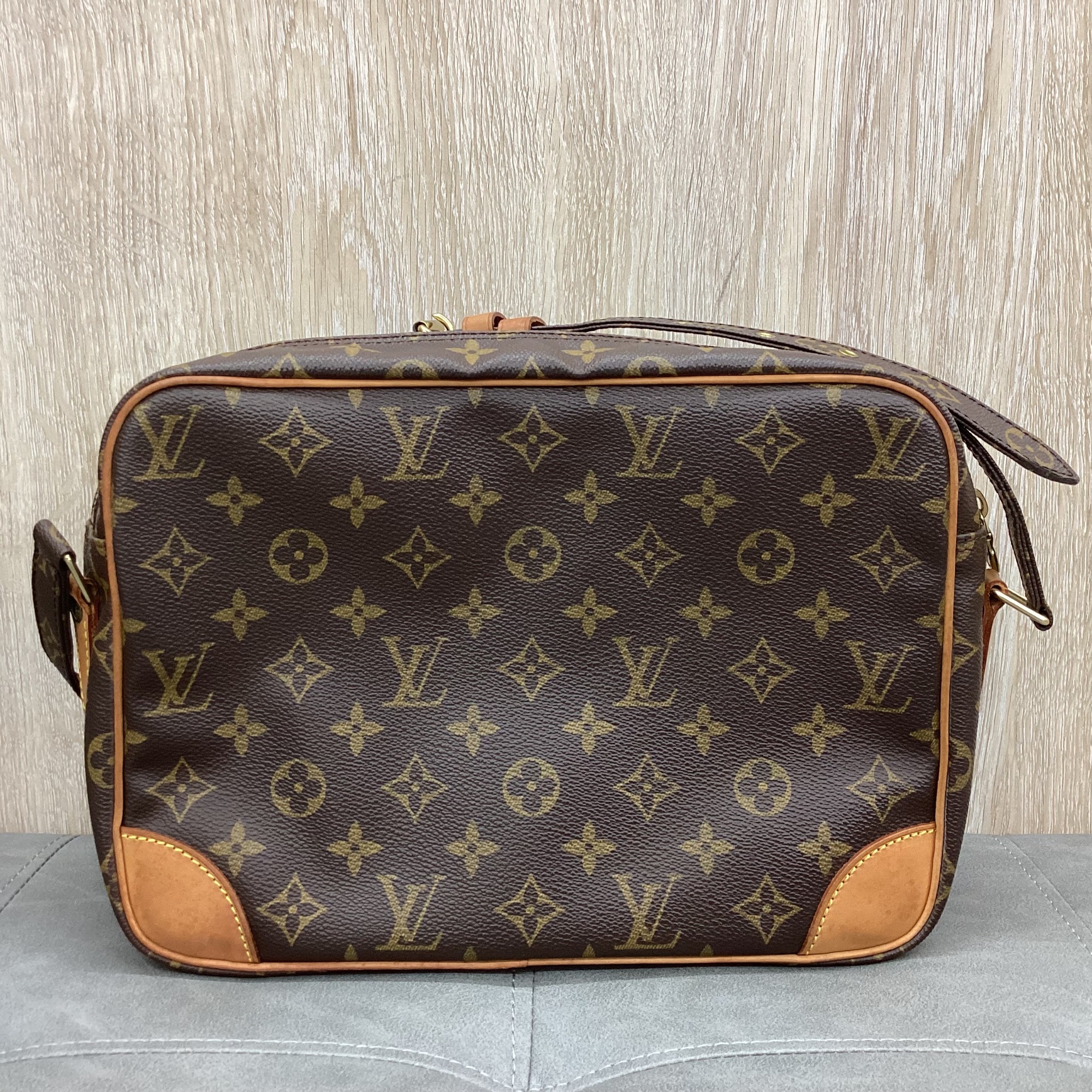 【LOUIS VUITTON】トレンド感のある小ぶりなバッグ ナイル 往年の人気モデルが今高い！！ルイヴィトン・ナイル編【六地蔵店