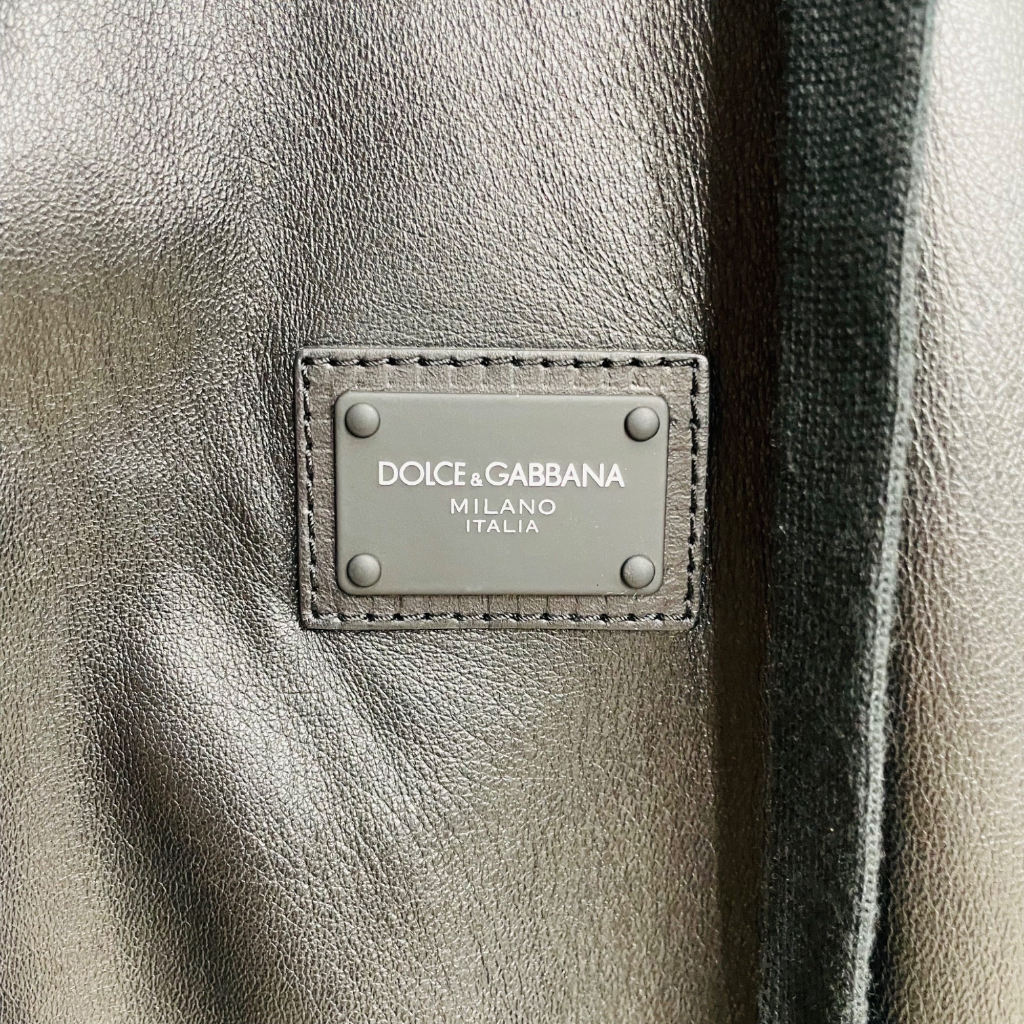 DOLCE & GABBANAのフーデッドラムスキンレザージャケットを入荷