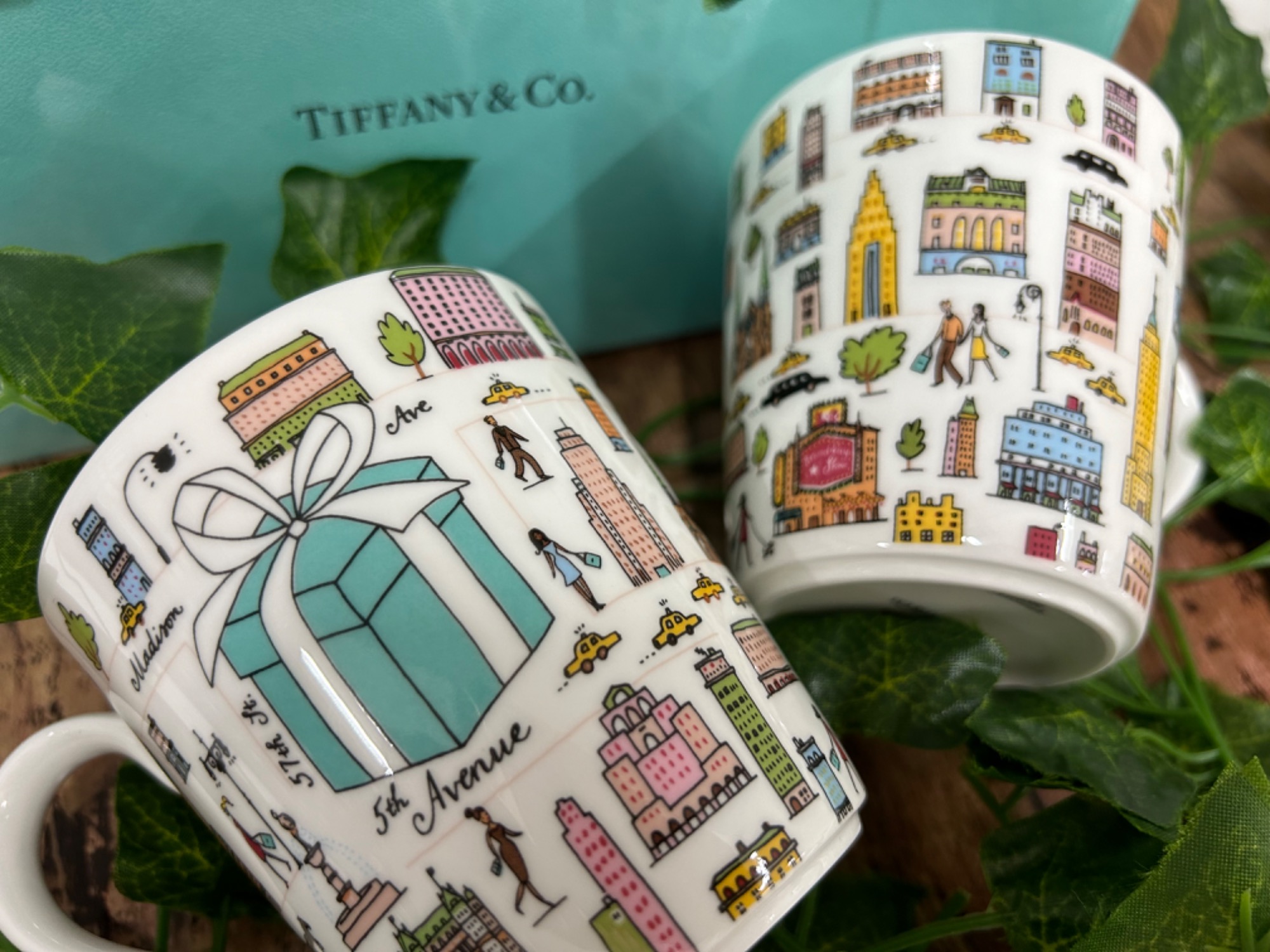 新作ウエア Tiffany&Co.】ニューヨークの街並みが描かれた2Pマグカップ入荷 ラッピング・包装