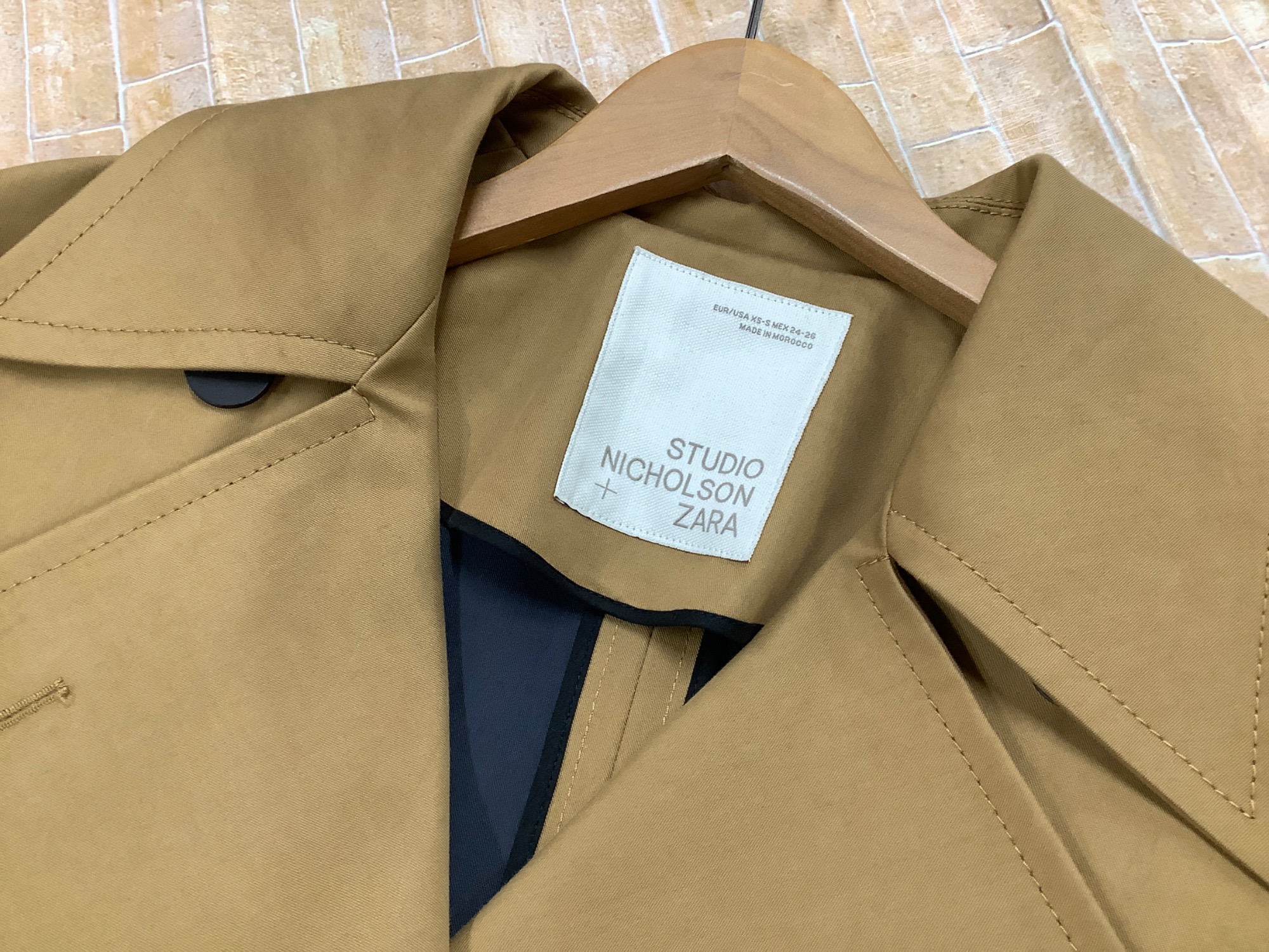 【新品】STUDIO NICHOLSON×ZARAトレンチコ　ートXS-Sサイズ 新品】STUDIO NICHOLSON×ZARAトレンチコートXS-Sサイズ