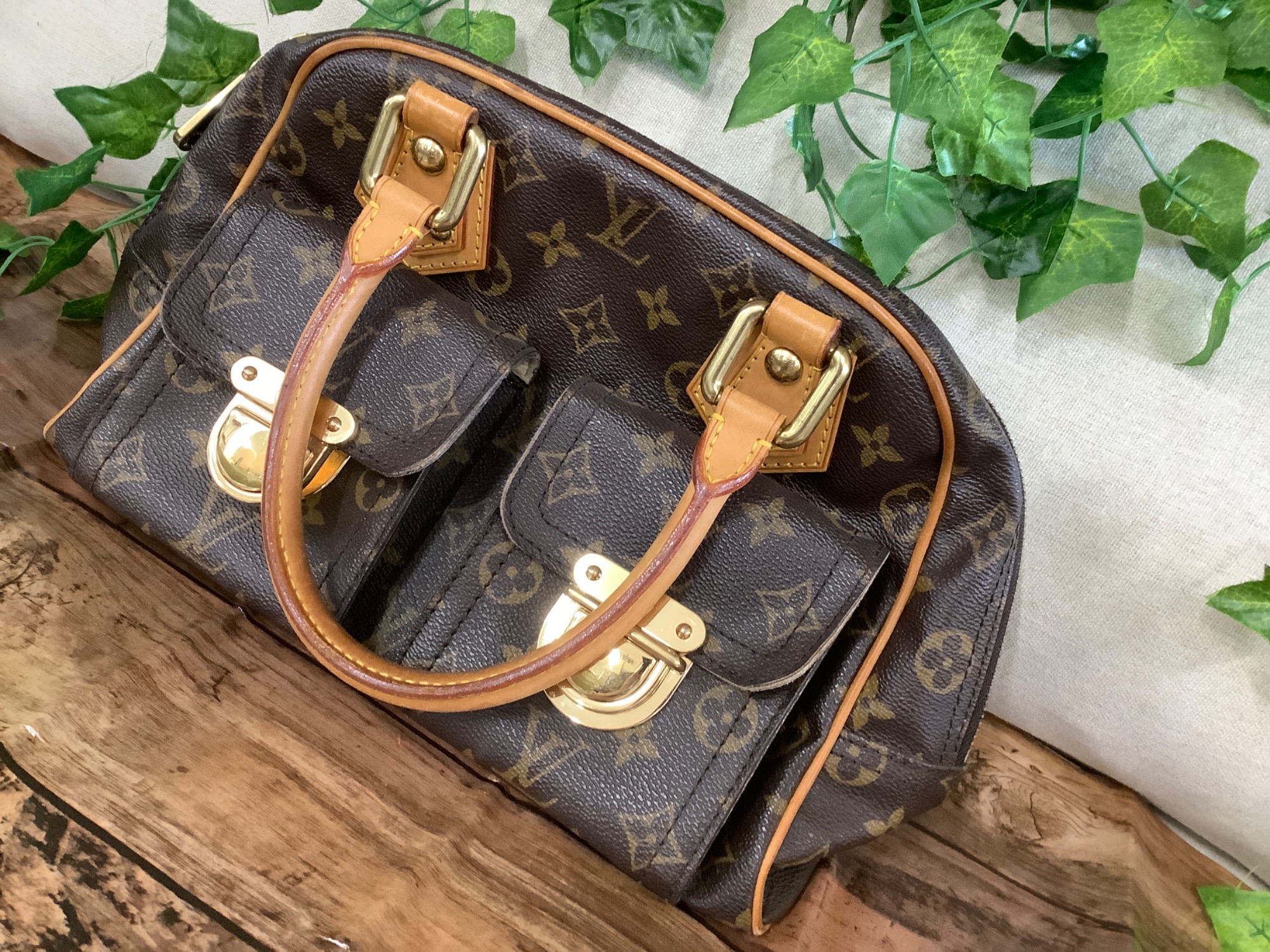 モノグラムがかわいい定番ブランド【LOUIS VUITTON】のハンドバッグ
