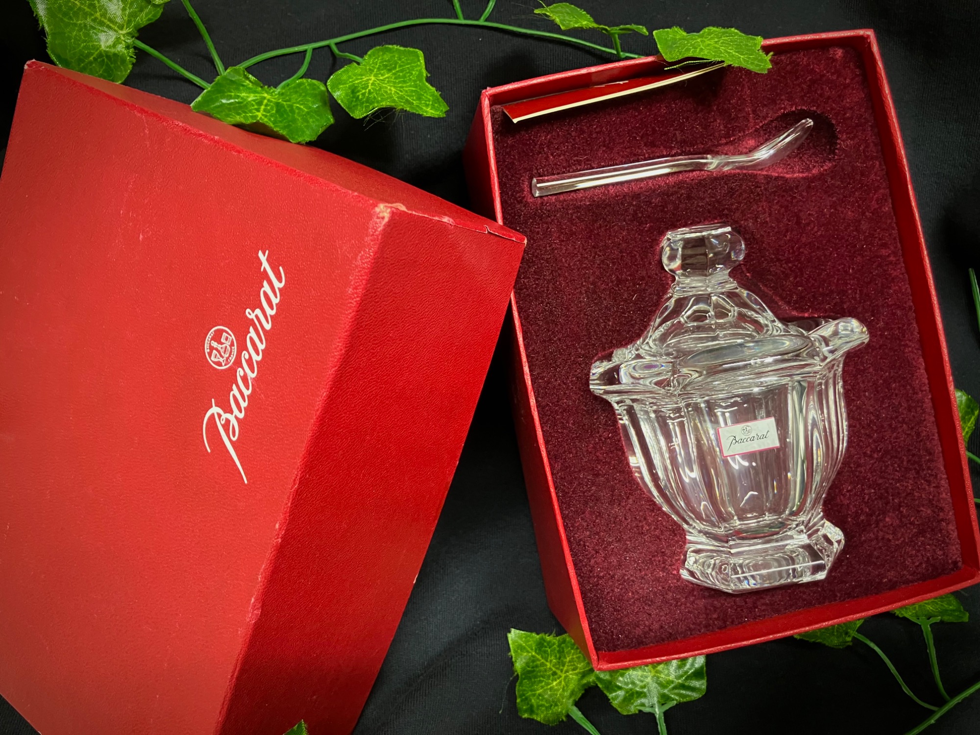 Baccarat 【バカラ】の美しく輝くジャムポットです、何を入れましょ