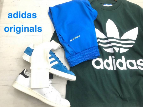 スポーツ用品のアディダス(adidas)