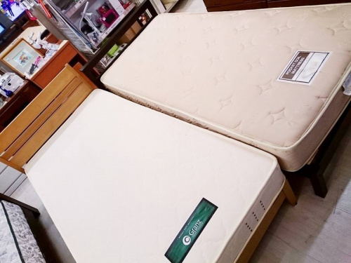 家具のベッド