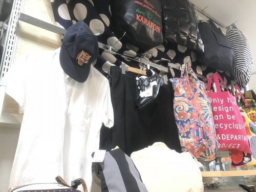 レディースファッションのコムデギャルソン（COMME des GARCONS）