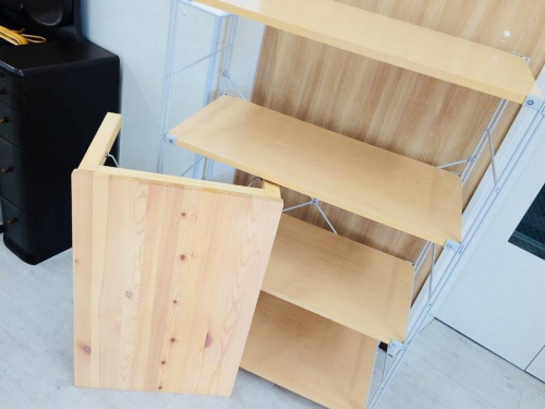 家具のテーブル