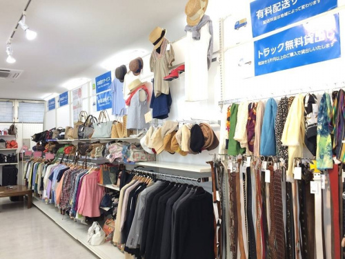 レディースファッションのトップス