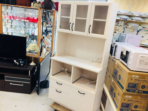 中古家具　大阪の中古食器棚　大阪