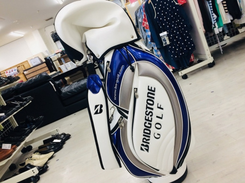 スポーツ用品のゴルフ