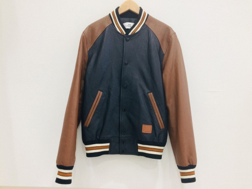 ジャケットのCOACH