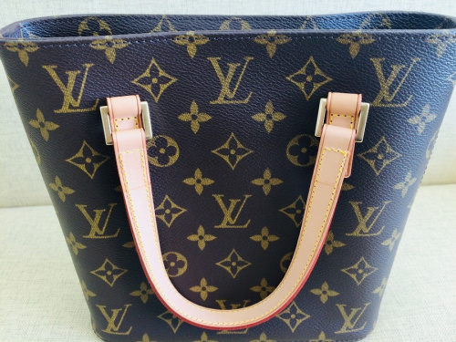 バッグのLOUIS VUITTON