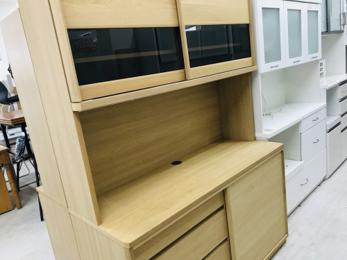 中古家具　大阪の中古食器棚　大阪
