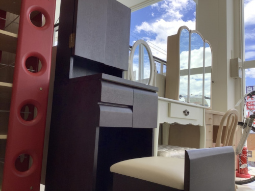 家具のドレッサー