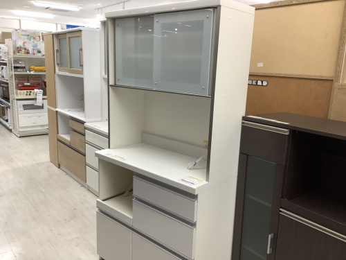 中古家具　大阪の中古食器棚　大阪