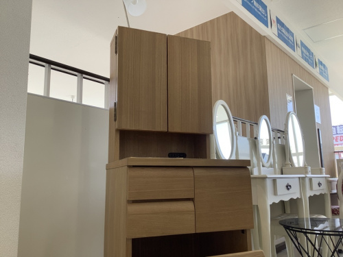 家具のドレッサー