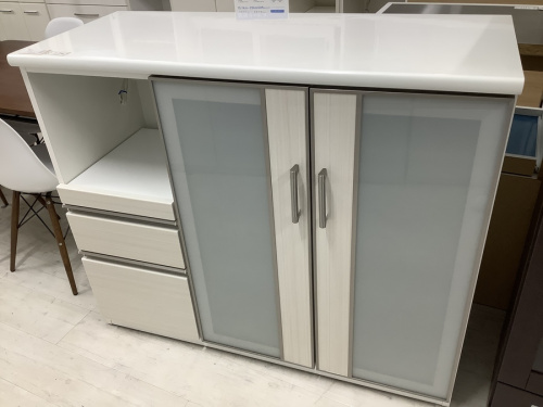 中古家具 大阪の中古食器棚 大阪