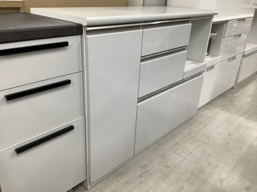中古家具　大阪の中古食器棚　大阪