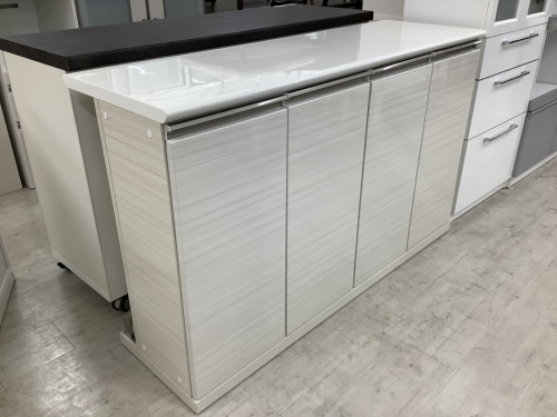 中古家具　大阪の中古食器棚　大阪