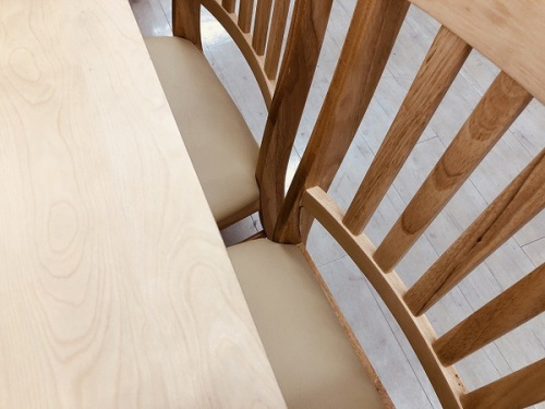 生活家具のテーブル