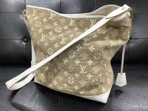 ショルダーバッグのLOUIS VUITTON