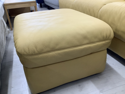 オットマンの家具