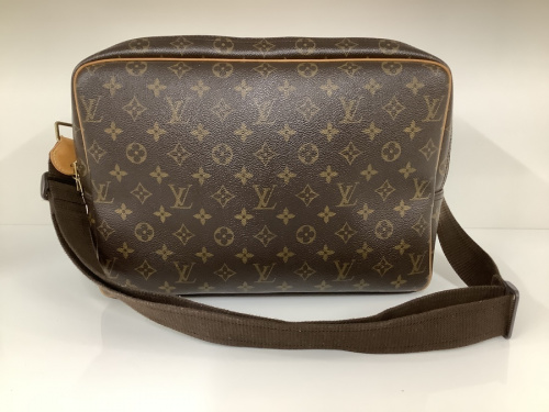 ショルダーバッグのLOUIS VUITTON