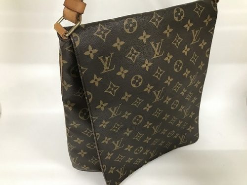 ショルダーバッグのLOUIS VUITTON