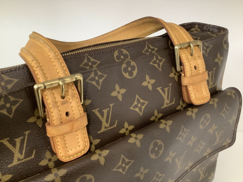 ショルダーバッグのLOUIS VUITTON