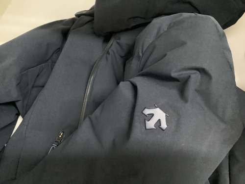 ダウンジャケットのDESCENTE