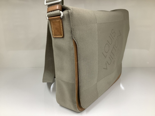 ショルダーバッグのLOUIS VUITTON