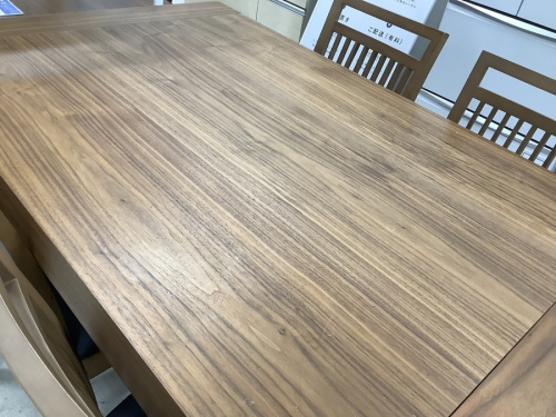 生活家具のテーブル