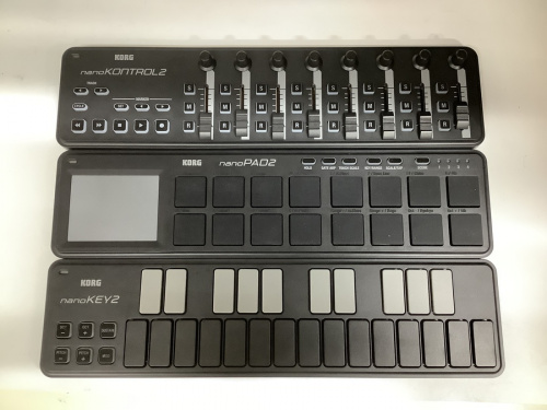 鍵盤楽器のMIDIコントローラー