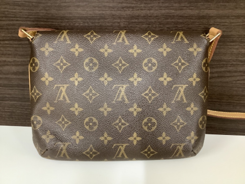 ショルダーバッグのLOUIS VUITTON