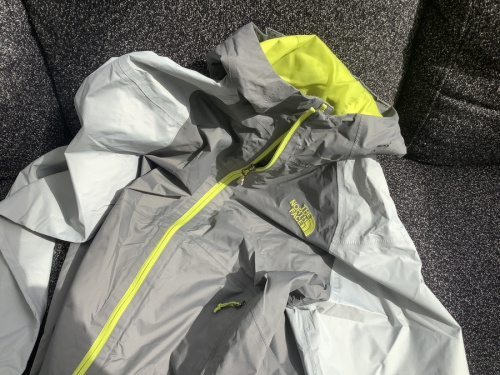 トップスのジャケット