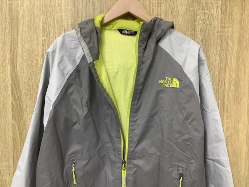 ナイロンパーカーのTHE NORTH FACE