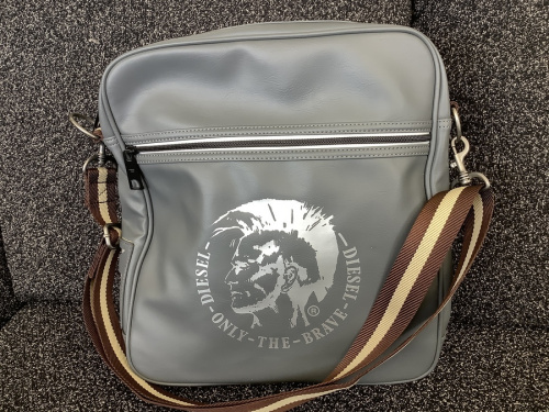 バッグのショルダーバッグ