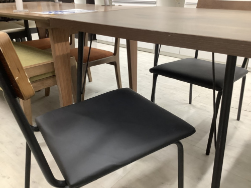 テーブルのダイニングセット